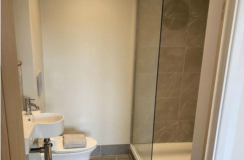 Bathroom 4, York Cottage House & Spa, Northamptonshire
