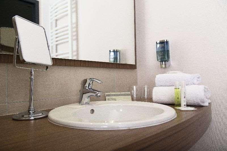 Bathroom 5, Brit Hotel Toulouse Colomiers - L'Esplanade, Haute-Garonne