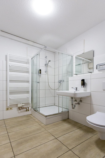 Bathroom 5, Hotel Pension Odin, Berlin