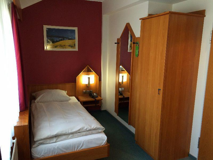 Bedroom 2, Christophe Colomb, Luxembourg