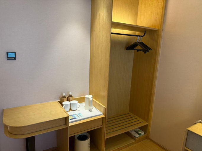 Bathroom 3, JI Hotel Shanghai World Expo Yanggao Nan Road, Shanghai
