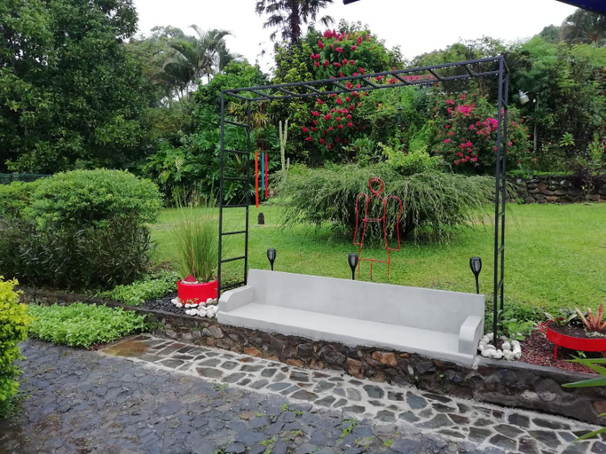 Others 2, The Hummingbird house, Costa Rica, Atenas