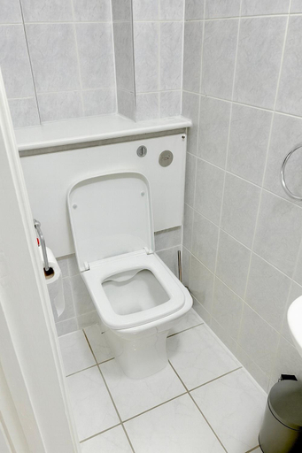 Bathroom 2, shabi inn, London