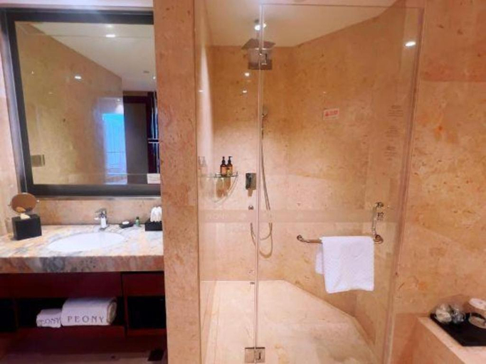 Bathroom 4, Peony Harbor City Hotel, Xiamen
