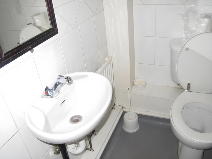 Bathroom 3, A to B Hotel, London