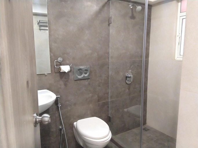Bathroom, Hotel Indus Inn, Pune