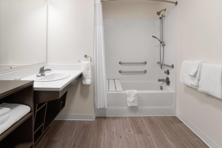 Bathroom 4, Hawthorn Extended Stay By Wyndham Alpine, Lincoln