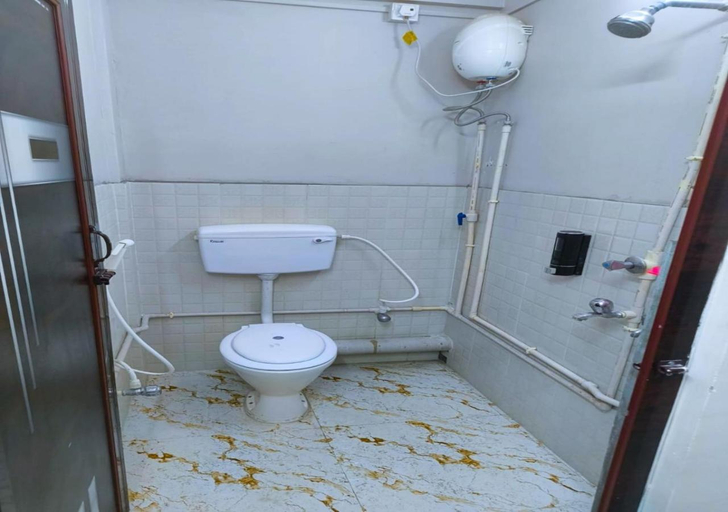 Bathroom 5, Little While Elitz, South 24 Parganas