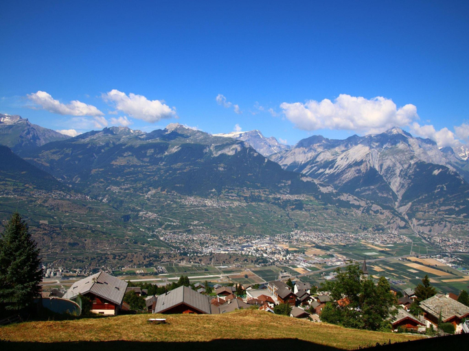 4, Cozy Apartment With Valley Views, Sion