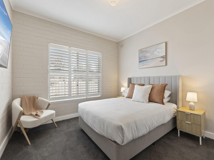 5, Bright 2-bed Apartment Steps From Largs Bay Beach, Adelaide