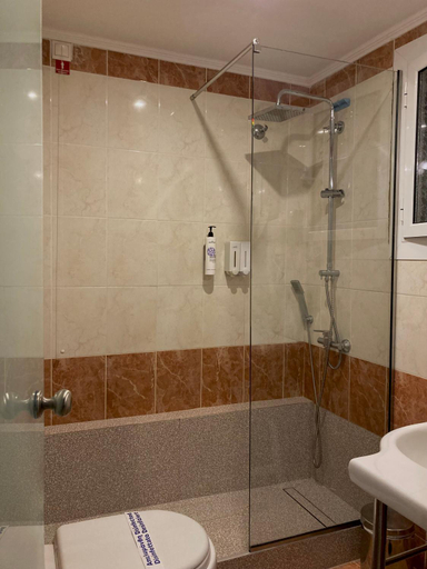 Bathroom 4, Mantas Hotel, Peloponnese