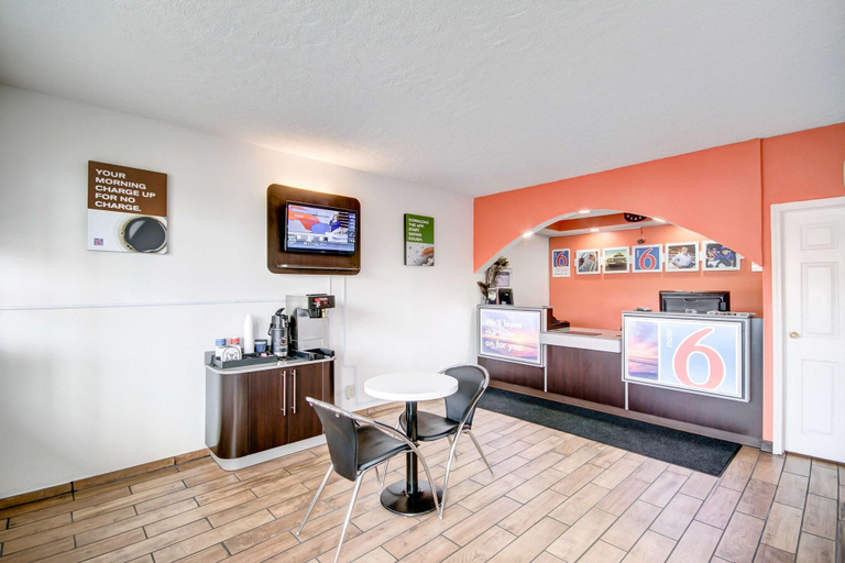 Food & Drinks 3, Motel 6 Somerset KY, Pulaski