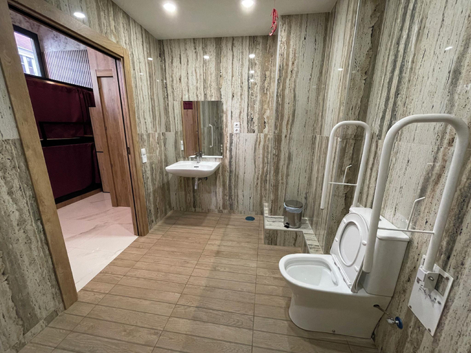 Bathroom 4, Senda Hostel Retiro, Madrid