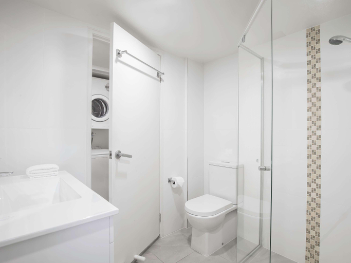 Bathroom 5, BreakFree Diamond Beach Broadbeach, Gold Coast