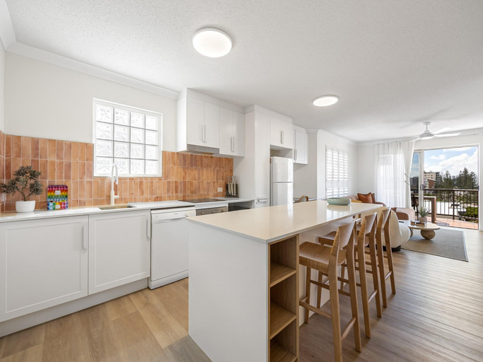 3, Bright 2-Bed Apartment with Stunning Ocean Views, Caloundra - Caloundra S.