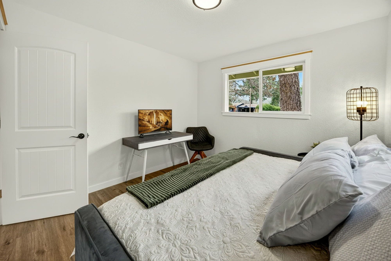 Room 5, Redwoods Stopover by WanderLodges, Josephine