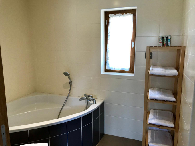 Bathroom 3, Les Damayots refuge familial 10 mn du Pal, Allier