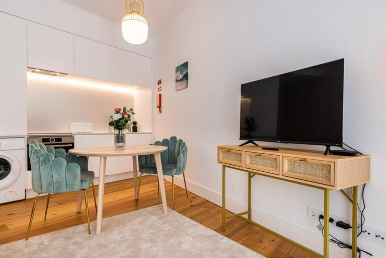 Others 4, Cozy Hideout I by Innkeeper, Lisbon