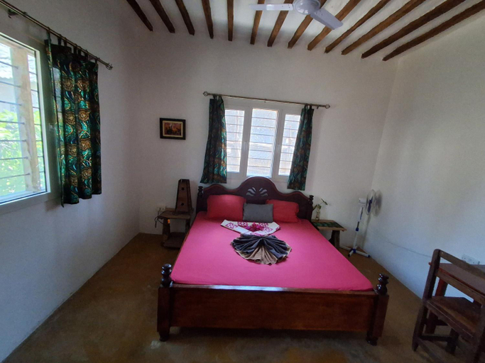 Others 5, Baraka house, Kusini