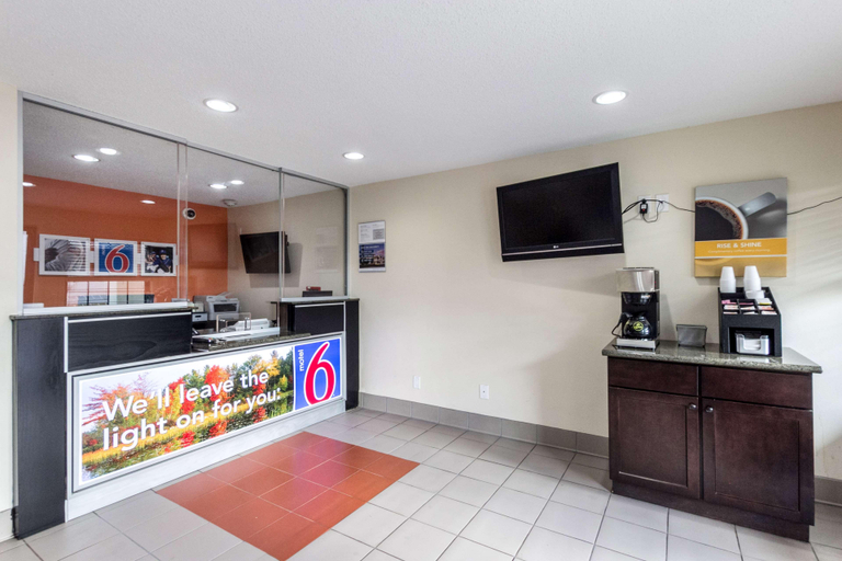 Food & Drinks, Motel 6 Brunswick NJ, Middlesex