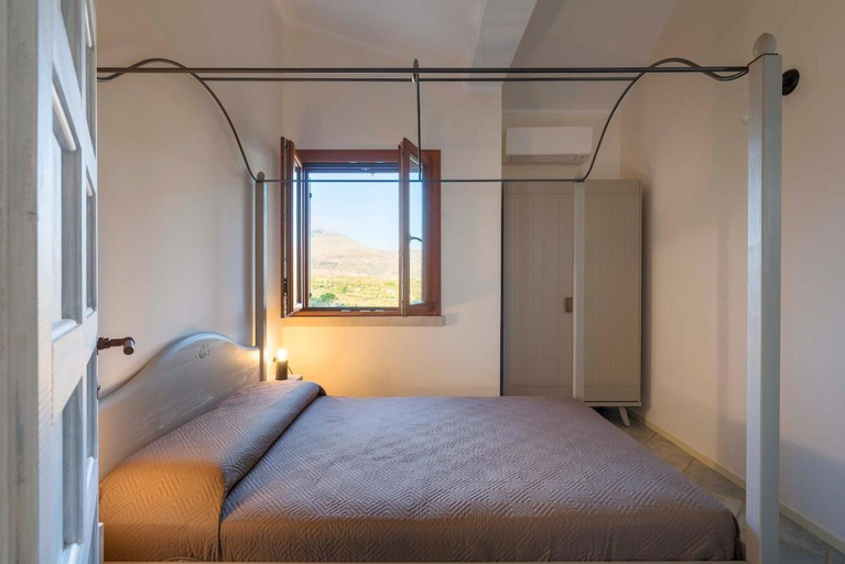 Bedroom 3, Villa Corallo Cala Bianca, Trapani