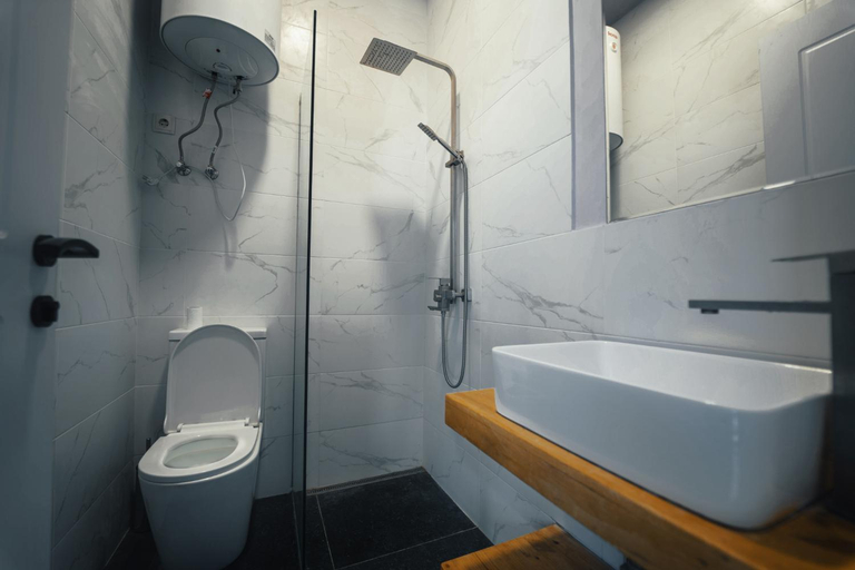 Bathroom, Villa Khatosi, Oni