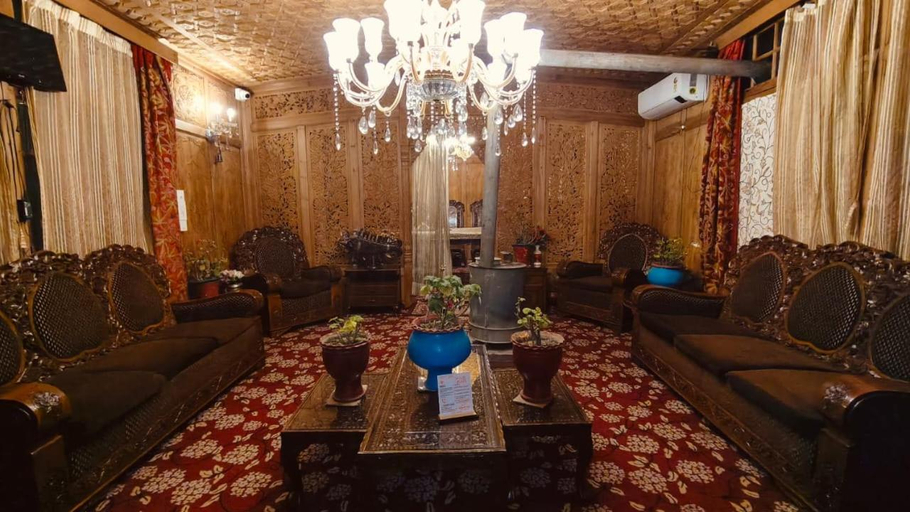 Others 3, Heritage Houseboat - Almost Heaven, Srinagar