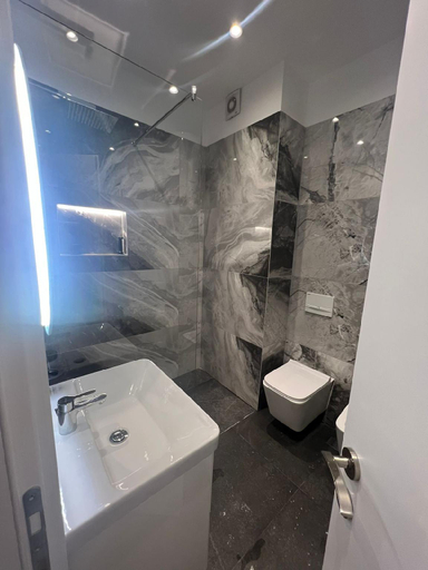 Bathroom 2, Blue Boutique Apartments 1, Tiranës