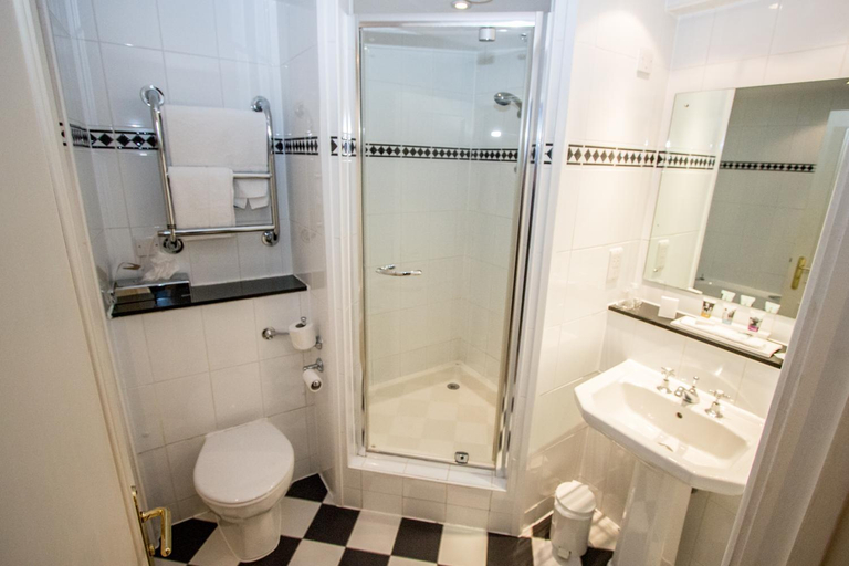 Bathroom 5, Brandon Hall Hotel & Spa Coventry, Warwickshire