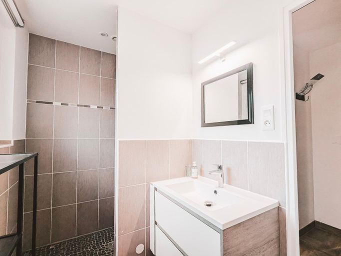 Bathroom, La Ressource, Indre