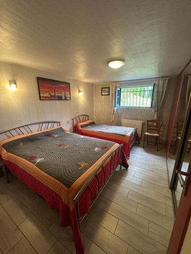 Bedroom 2, Chambres et table d'hotes Floromel La Souterraine en rez de chaussee, Creuse