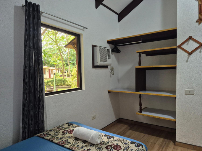 Bedroom 2, ALONALAND RESORT, Panglao