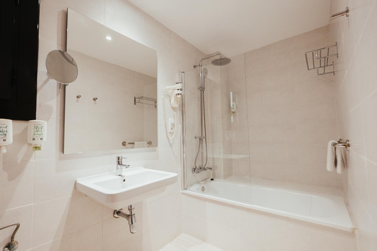 Bathroom 4, Ramblas Apartments, Barcelona