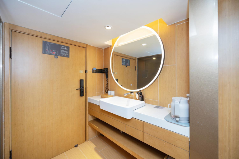 Bathroom 4, JI Hotel Shanghai Longyang Road Magnetic levitation Station, Shanghai