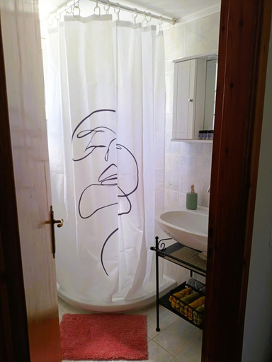 Bathroom, TriΖin, Attica