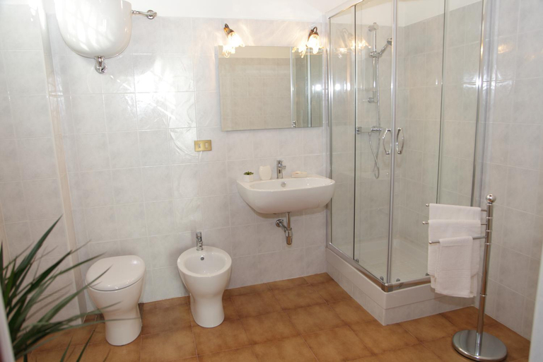 Bathroom 3, I Due Principi, Cosenza