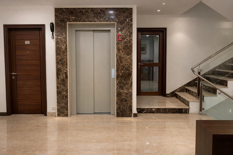2, EMBLEM Hotel – Arjun Marg, Golf Course Road Gurgaon, Gurgaon