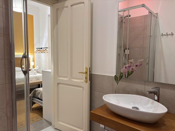 Bathroom 3, Aziz b&b, Palermo