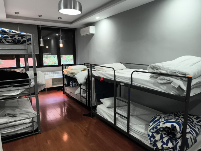 Bedroom 3, -Hab compartida masculina-, Madrid