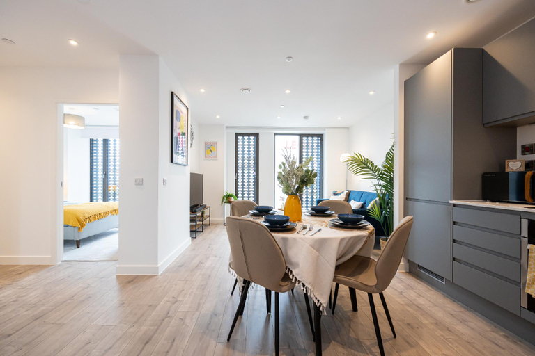 Others 5, Highrise Heaven| Luxe 2BR City Centre Apartment, Manchester