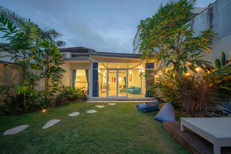 Exterior & Views