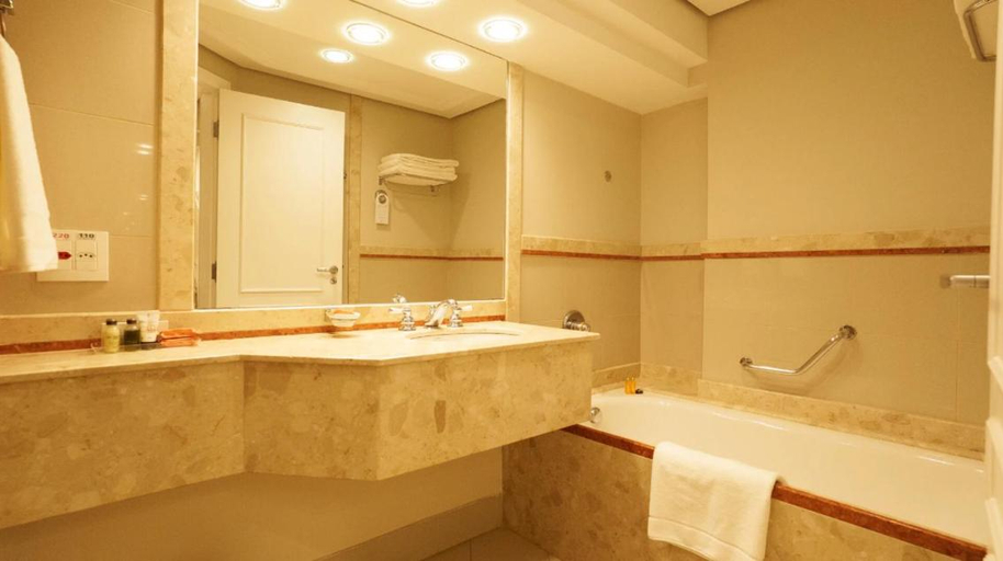 Bathroom 5, Royal Palm Plaza Resort, Campinas