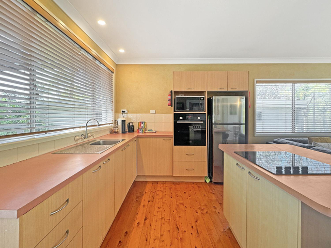3, Pet-Friendly 2-Bed Beach House with Garden BBQ, Eurobodalla