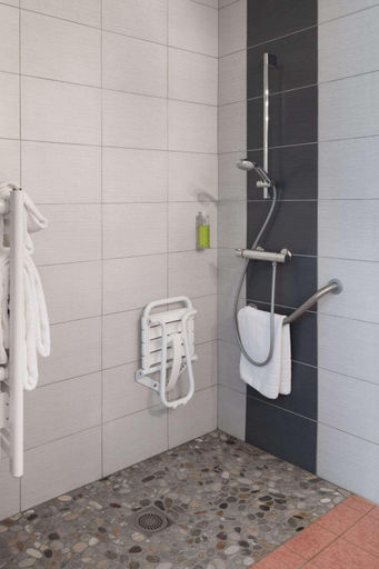 Bathroom 4, Brit Hotel Florimo, Haute-Savoie