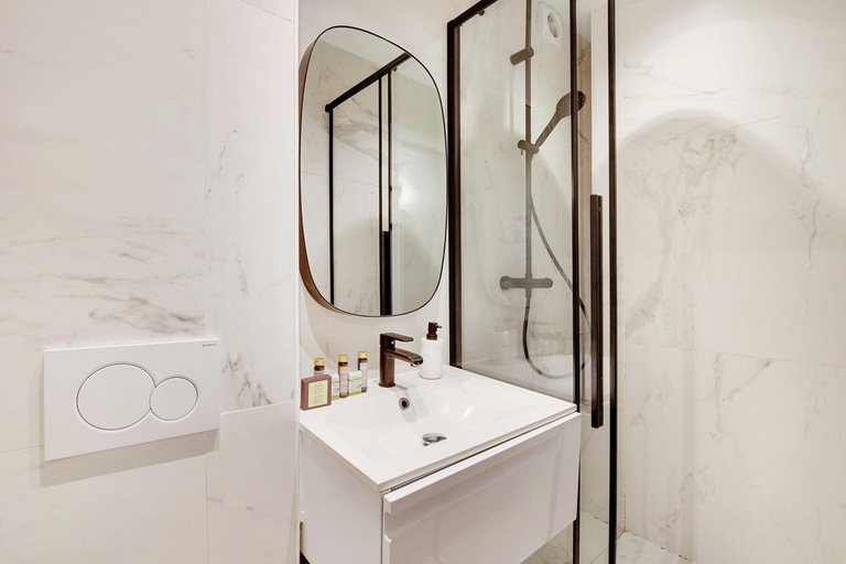 Bathroom 2, Welcoming apartment -2BR/8P- Bel-Air, Paris