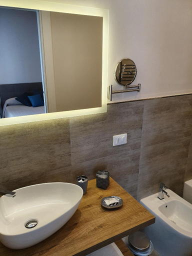 Bathroom 3, "La citta delle 100 sculture" B&B BcenS con parcheggio privato e trasfert H24 - Belpasso - Etna -, Catania
