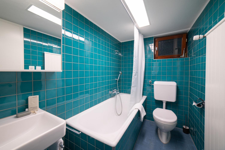 Bathroom 3, Ferienhaus Etienne - Sauna & Bergsicht, Toggenburg