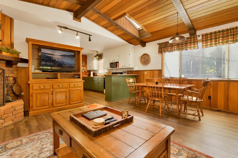 Food & Drinks, Moonridge Cottage #1817, San Bernardino