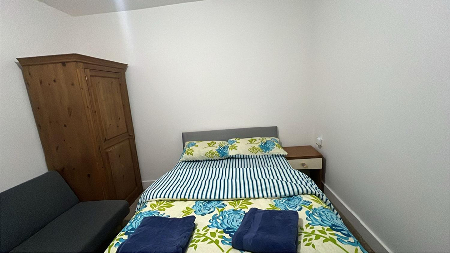 Others 5, Greenwich Homestay, London