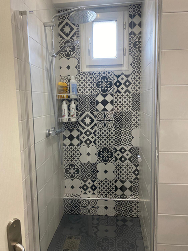 Bathroom 3, Neuilly-sur-Seine calme et lumineux. B&B. 3 chambres, Hauts-de-Seine